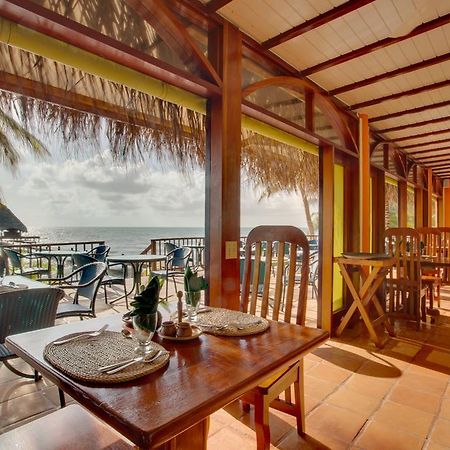 Robert'S Grove Beach Resort Placencia ร้านอาหาร รูปภาพ
